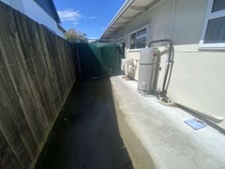 2/13 Eason Street 11068_1