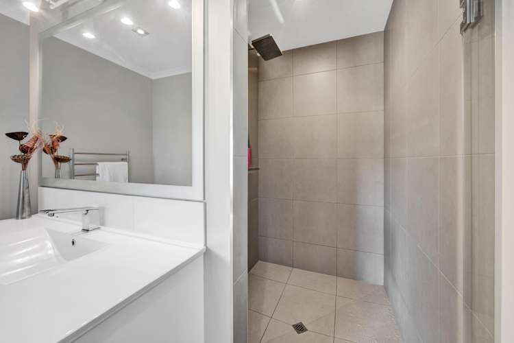 1 Elizabeth Grove Stratford_31