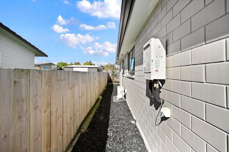 2/2 Radiata Street 1062_11