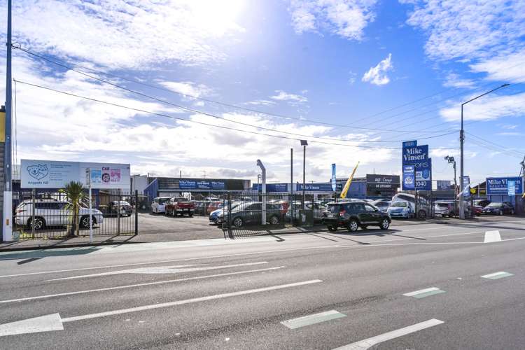 3021- 3025 Great North Road New Lynn_22