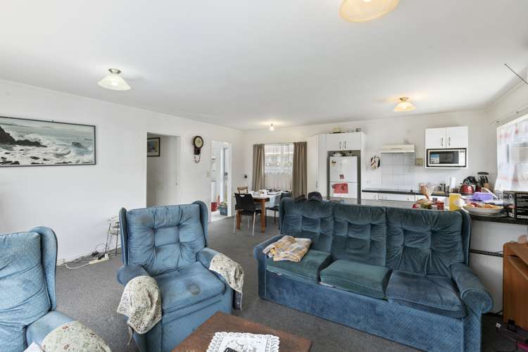 2/3 Hewer Crescent Naenae_3