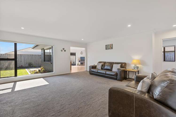 32 Honeyfield Drive Whalers Gate_13