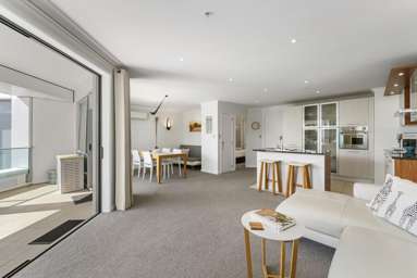 210/136 Marine Parade_4