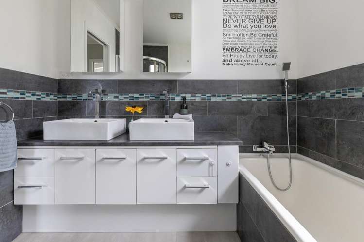 2/34 Puriri Street Hilltop_6