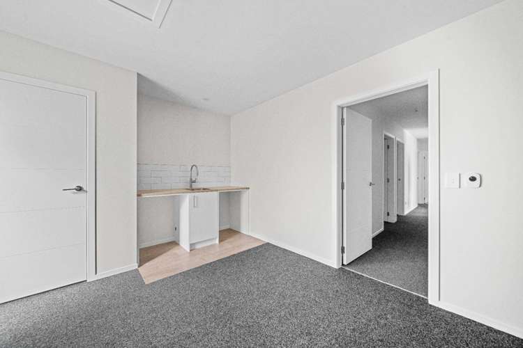 79 South Road 10754_11