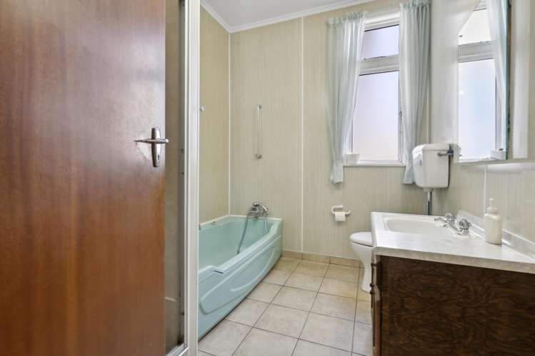 65 Freyberg Street Lyall Bay_9