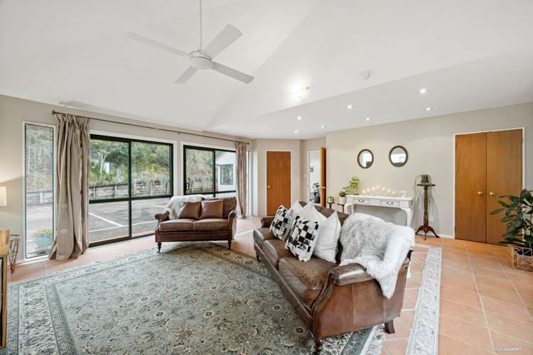 1 Whangaparaoa Road Red Beach_8