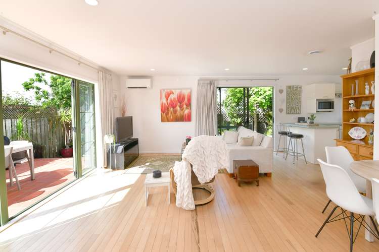 2/10 Ross Crescent Orewa_2