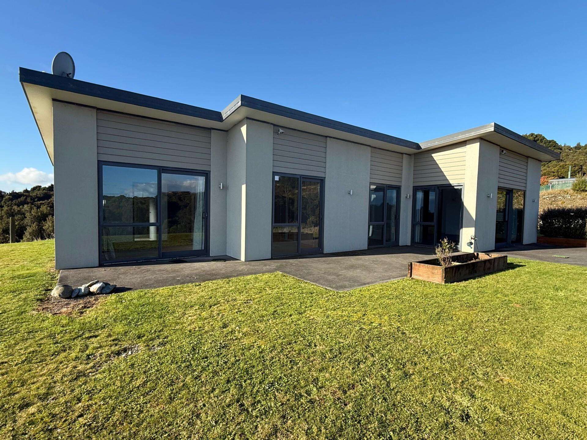 2 Little Paddock Hokitika_0