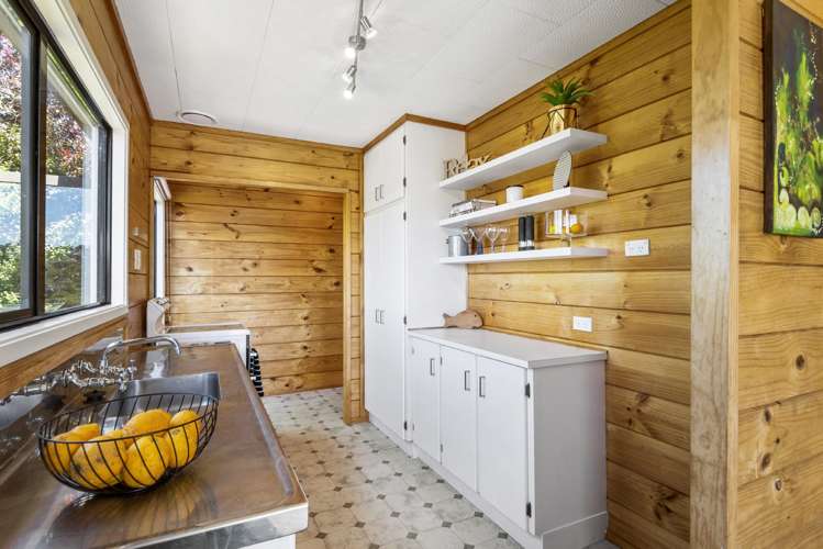 1/8 Camilla Grove Totara Vale_11