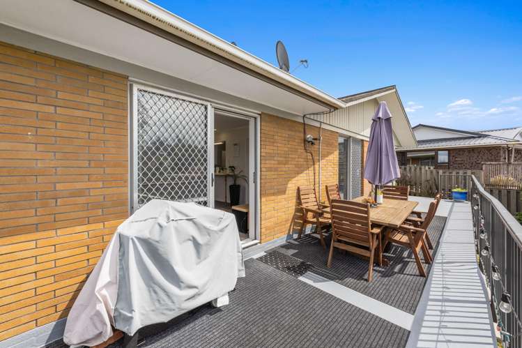 18 Borrowdace Avenue Botany Downs_13