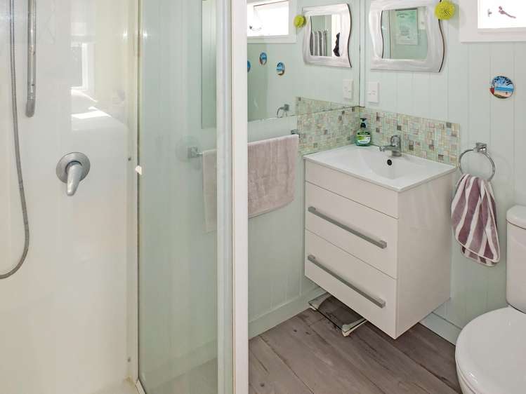 15 Roore Street Foxton Beach_15