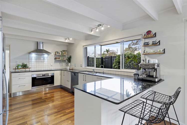 10 Sanctuary Point Sunnyhills_16