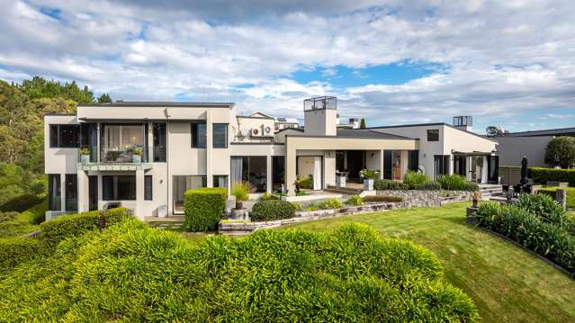 Substantial living, panoramic vista