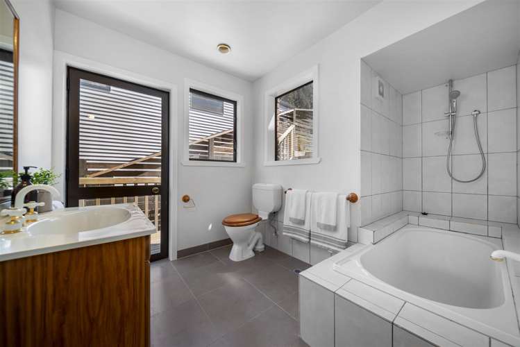 138b Wynyard Crescent Fernhill/Sunshine Bay_13