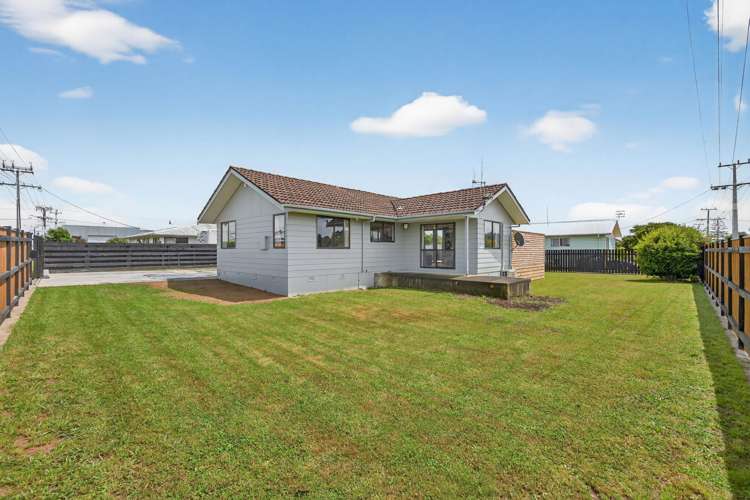 5 Cemetery Road Sanson_19