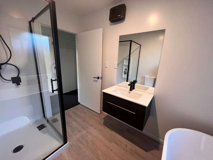 13 Sandhill Drive 11103_8