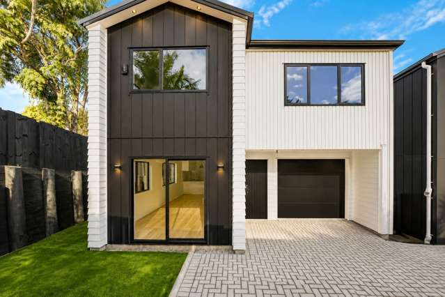 4 Bedroom Home with Private Outdoor Living