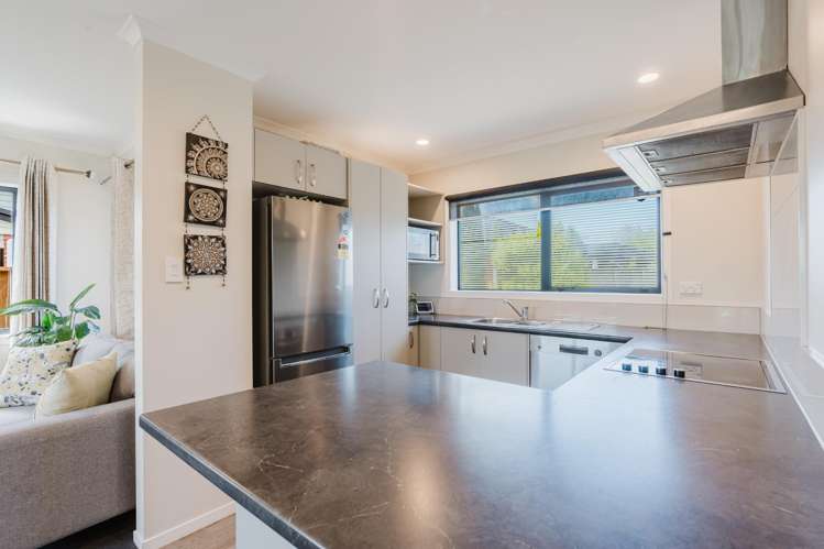 3/65 Knighton Road Hillcrest_3