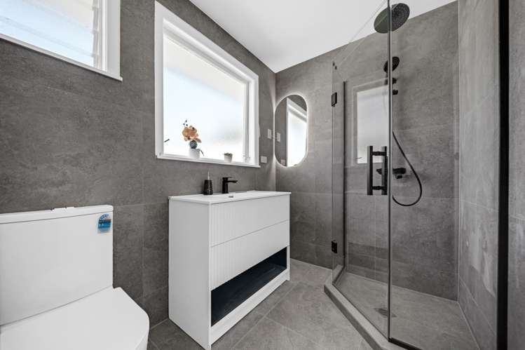 9 Colmar Road Mellons Bay_10