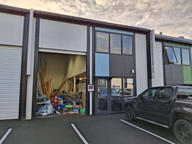 Modern 120m2 Industrial Unit For Lease - Rosedale