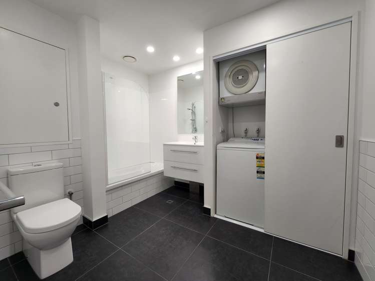 Gc/23 Upper Queen Street Auckland Central_16