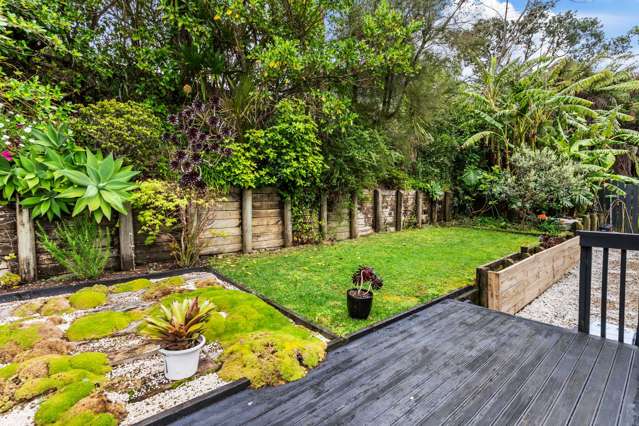 2/4 Kupari Place Totara Vale_3