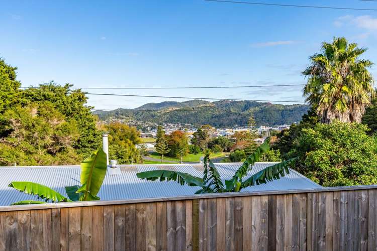 2 Memorial Drive Parahaki_3