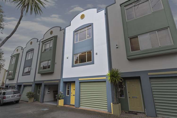 27/14 Ambrico Place New Lynn_14