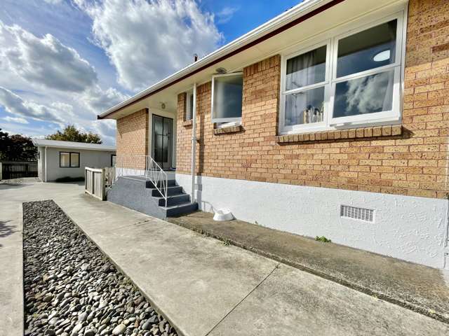 325 Cobham Drive Hillcrest_3