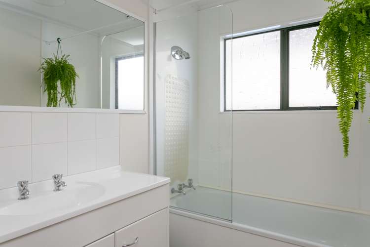 1/70 Ngamotu Road Hilltop_13