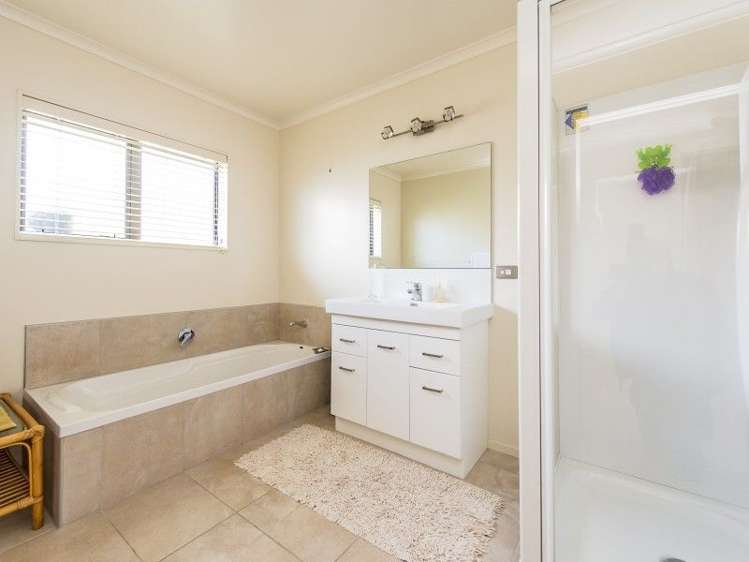 6 Lithgow Drive Otamatea_15