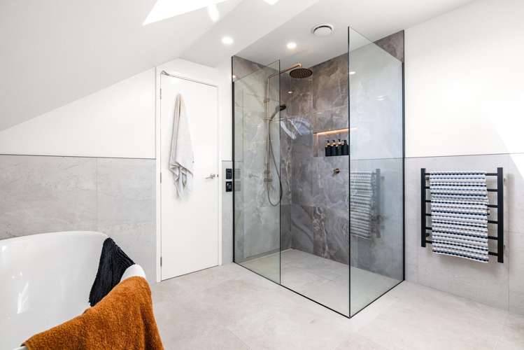 2 Royal Elm Lane Bryndwr_8