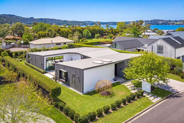 Architectural Serenity on a Private Laneway