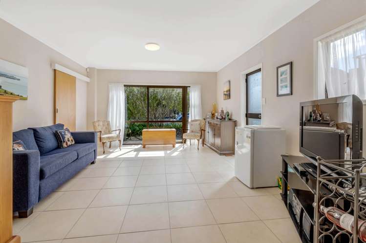 12 Galloway Crescent Farm Cove_10