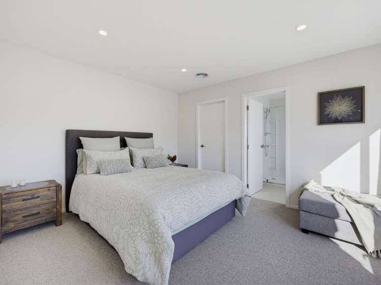 33 Farnworth Tce Churton Park_21