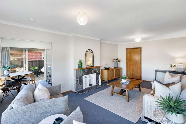 2/4 Lansbury Avenue Strowan_3