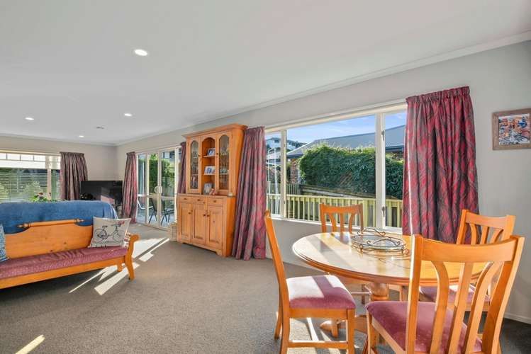 66 Washbourn Drive Richmond_13