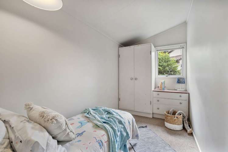 2/970 Beach Road Torbay_13