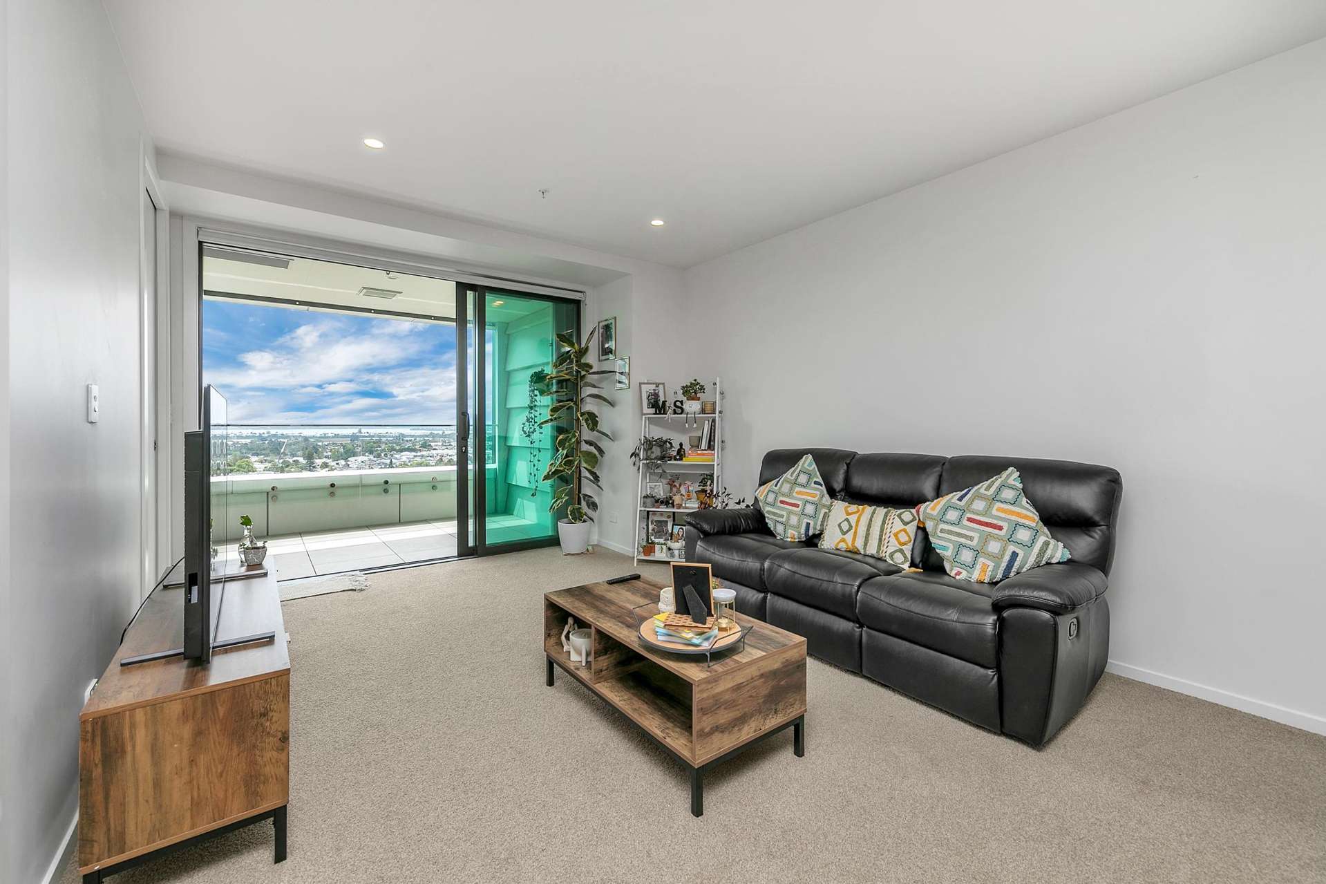 902/8 Waikumete Road Glen Eden_0