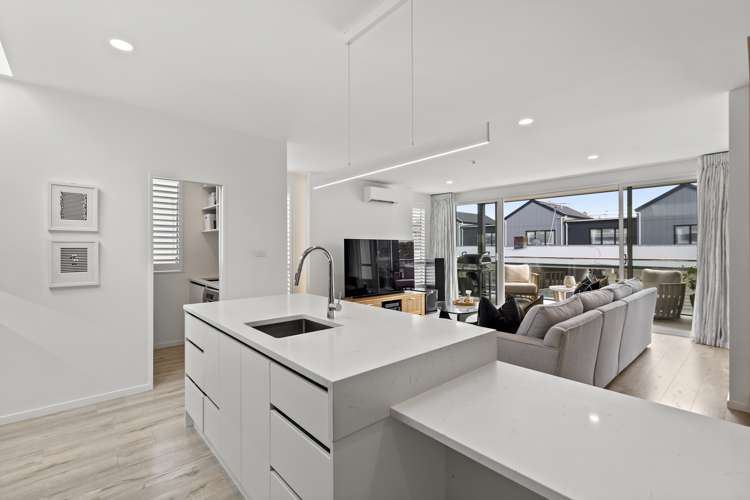 5b Holland Avenue Point England_12