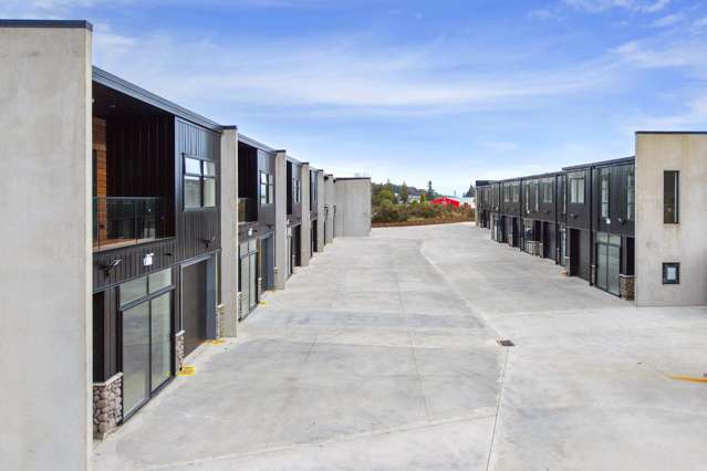2/15 and 12/15 Keehan Drive Hilltop_1