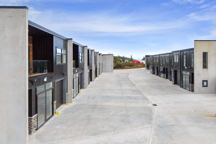 2/15 and 12/15 Keehan Drive Hilltop_1