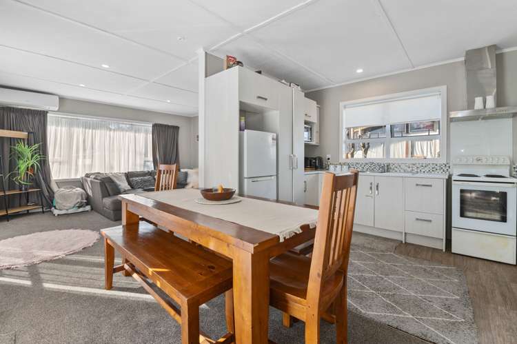 140 Clayton Road Mangakakahi_1