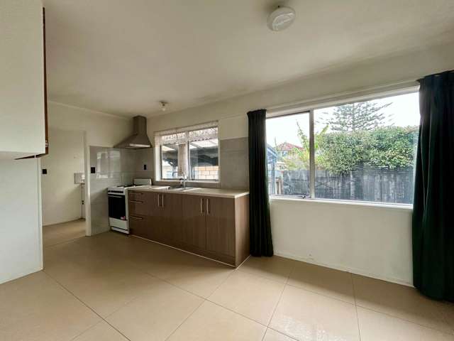 2/195 Buckland Road Mangere East_3