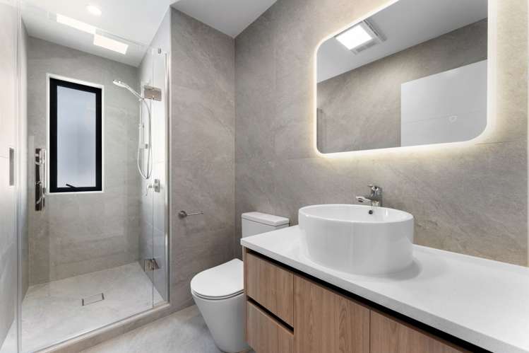 8D Rowan Terrace Te Atatu South_12