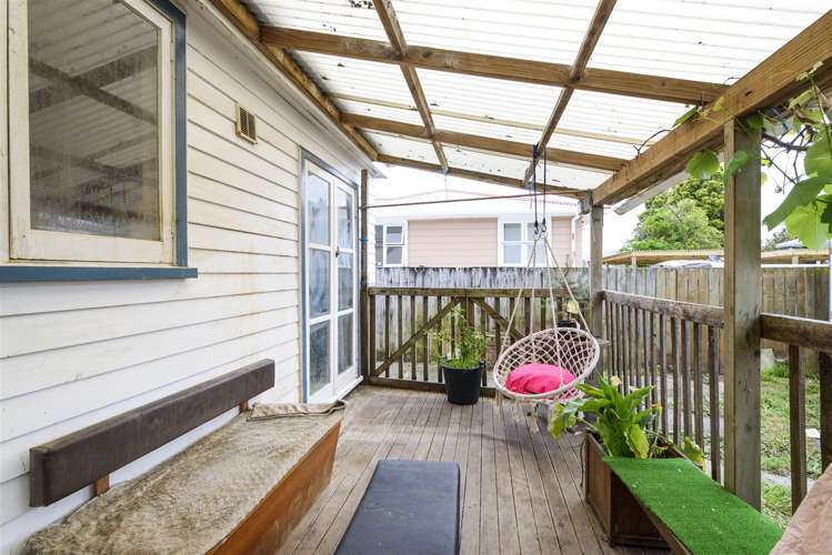 31 Cobham Crescent Kelston_12