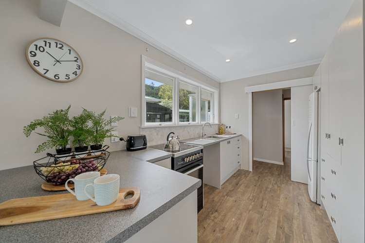 2 Isabel Grove Wainuiomata_3