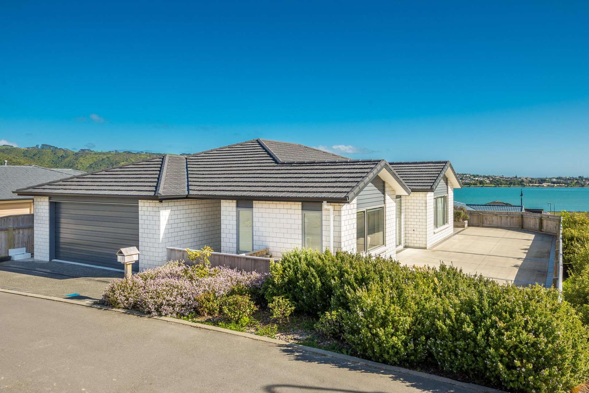 16 Ken Douglas Drive Aotea_0