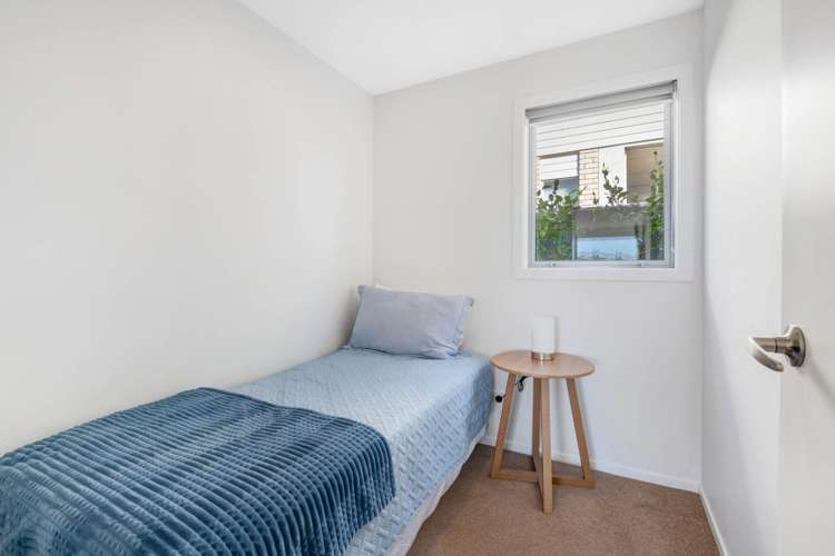 8a Beach Road Manly_13